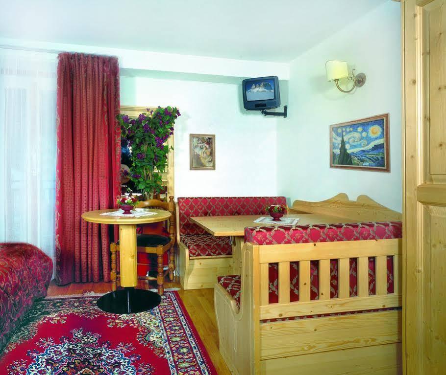 Hotel Bellevue Canazei Εξωτερικό φωτογραφία